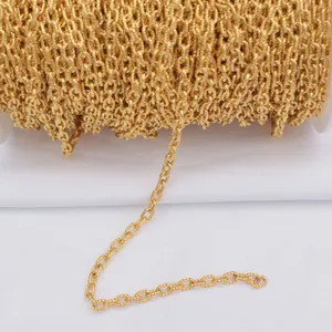 Nahaufnahme der 24k vergoldeten gedrehten Gliederkette für DIY-Schmuckherstellung