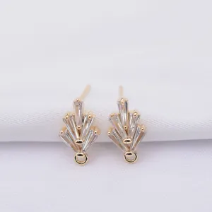 Detailansicht der 14k vergoldeten Fächer-Ohrringbasis mit Zirkonia für DIY-Schmuck
