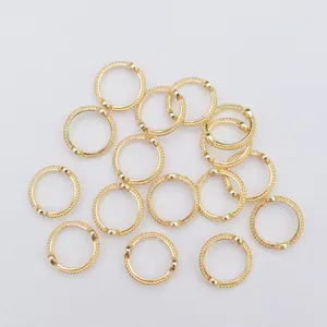 Détail des anneaux intercalaires torsadés en or 14 carats pour création de bijoux DIY