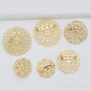 Détails de broches fleurs en filigrane plaqué or 14 carats avec fermoir de sécurité