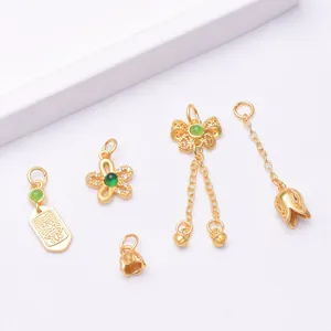 Lot de breloques en or antique avec muguet, cadenas dragon et pierres vertes
