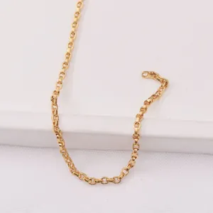 Makroaufnahme einer 24k vergoldeten Rolo-Kette für DIY-Schmuck-Halsketten und Armbänder