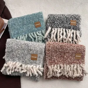Écharpe d'Hiver en Mélange de Laine Style Coréen pour Femmes Châle en Tricot Chaud Épais Avec Écusson en Cuir Franges
