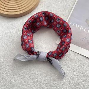 Carré de soie en coton et lin rouge pour femme avec motif jacquard géométrique chic