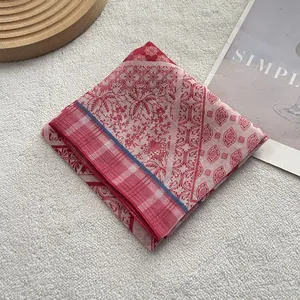 Foulard vintage in cotone e lino con stampa rossa e motivi geometrici su sfondo bianco