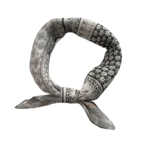 Foulard vintage in cotone e lino verde salvia con stampa paisley elegante da donna