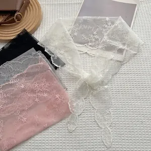 Lot de foulards en dentelle florale noire, rose et blanche avec bords festonnés