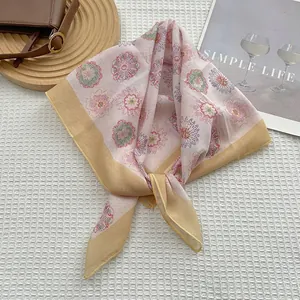 Petit foulard carré français à imprimé floral avec bordure contrastée pour femme