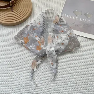 Florale paisley zijden driehoekige hoofddoek voor dames met golvende randen in grijs en oranje