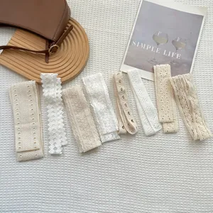 Elegante set di sciarpe in pizzo bianco con vari motivi di ricamo per uno stile versatile