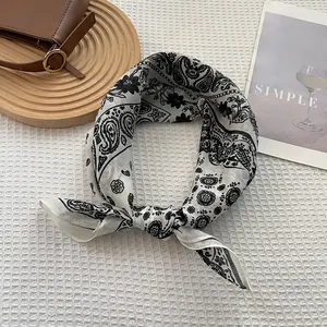 Unisex μαντήλι από ραμί με κλασικό σχέδιο paisley σε μαύρο και άσπρο boho στυλ