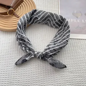 Pañuelo pequeño de seda con estampado de cachemira y rayas retro en tonos negros