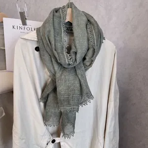 Écharpe en coton lin vert mousse avec bordure en dentelle crochet pour l'été