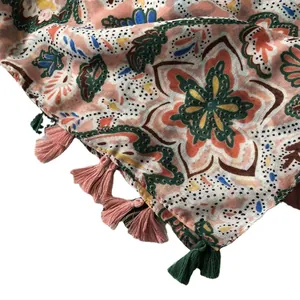 Boho-Schal mit Blumenmuster und Quasten aus leichtem Stoff für optimalen Sonnenschutz