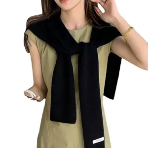 Scialle in maglia 100% lana australiana nera da donna con etichetta in tessuto