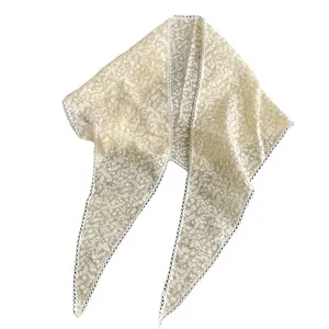 Sciarpa a triangolo in pizzo floreale beige stile francese con motivi di farfalle vintage