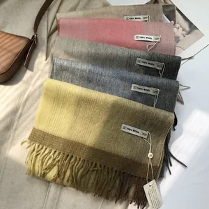 Hochwertige Schals aus 100% Wolle mit Fransen in verschiedenen Farben für den Winter