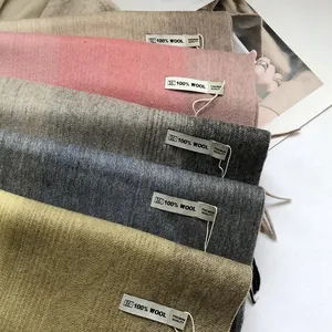 Premium Schals aus 100% Wolle in verschiedenen Farben mit Fransen und Markenlabel