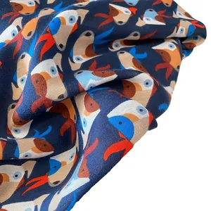 Sciarpa in cotone e lino blu navy con stampe di cuccioli astratti colorati e trama leggera