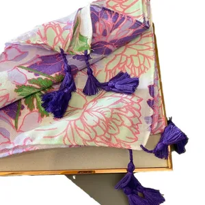 Eleganter Seidenschal mit Blumenmuster für Damen, lila Quasten und rosa Blütenmustern