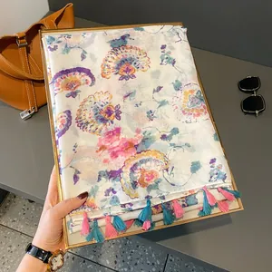 Écharpe effet coton et lin avec glands bohèmes et imprimés floraux ethniques colorés