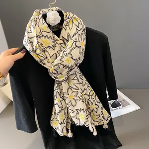 Écharpe en coton et lin doux à motif floral jaune et noir avec bordures à franges