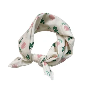 Quadratisches Baumwoll-Leinen-Halstuch mit rosa Blumenmuster für Damen auf weißem Grund