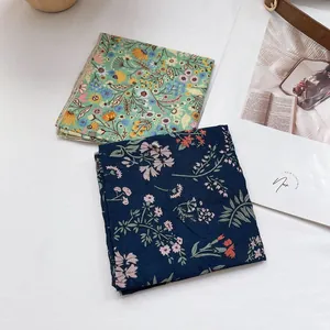 Florale Kopftücher aus Baumwollleinen in Grün und Navy für elegantes Styling