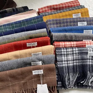Variété d'écharpes en laine de cachemire à carreaux britanniques et couleurs unies