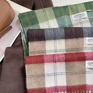 Bufanda de lana a cuadros estilo británico Maillard en verde, café y ladrillo