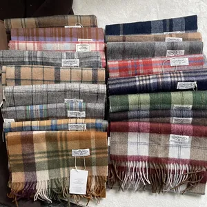 Écharpes classiques en cachemire à carreaux britanniques en plusieurs couleurs avec franges
