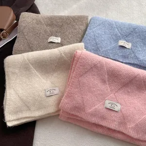 Weicher Wollmischung Strickschal mit Argyle-Muster in Pastellrosa Beige und Blau