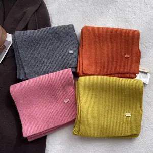 Set aus 100% Woll-Strickschals in Grau, Orange, Rosa und Gelb mit Rippmuster