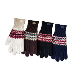 Fair-Isle-Strickhandschuhe für den Winter in vier Farben mit nordischem Muster und Touchscreen