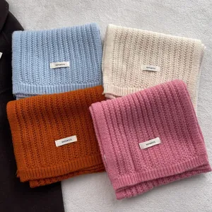 Set di quattro sciarpe in maglia 100% pura lana nei colori blu, beige, arancio e rosa