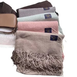 Sciarpe spesse effetto cashmere tinta unita con lunghe nappe in toni caldi