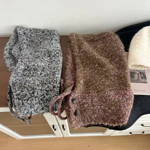 Warme wollen gebreide bivakmuts en sjaal set voor dames in kleurrijke texturen