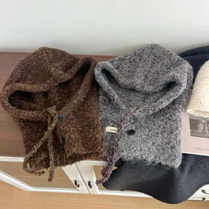 Vrouwen Winter Warm Bivakmuts Gebreide Capuchon Sjaal Geïntegreerd Grof Bouclé Garen Knoop Nekwarmer Winddichte Outdoor Pet