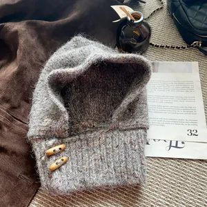 Cagoule Balaclava en tricot gris vintage avec boutons en corne et laine d'alpaga