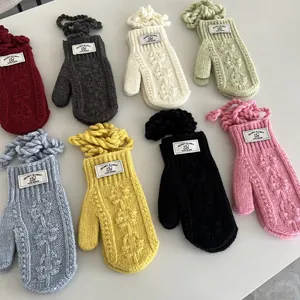 Moufles chics en maille torsadée mélange de laine en huit couleurs avec cordon