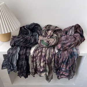 Écharpes longues plissées en coton et lin pour femmes avec dégradé et texture artistique