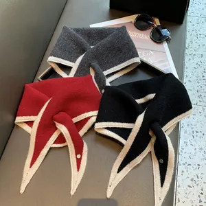 Three-color knitted triangle scarves with stylish metal buckles and white contrast edges