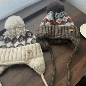 Vintage πλεκτός σκούφος Fair Isle με φούντα από ψεύτικη γούνα και καλύμματα αυτιών