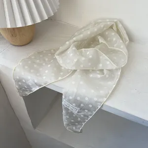 Minimalistischer cremefarbener Polka-Dot-Spitzenschal mit elegantem Nackenband für Damen