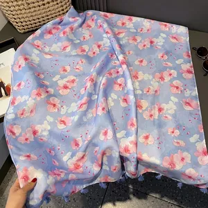 Écharpe à imprimé orchidée rose bleu clair avec détails à franges et texture légère