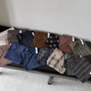 Pañuelos versátiles de lino con diversos estampados y tonos tierra para un estilo casual