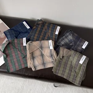 Colección de bufandas largas de lino a cuadros en azul, marrón y verde