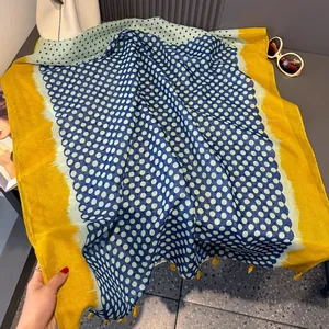 Châle de soleil bleu et jaune à pois avec pompons pour voyages d'été et protection UV