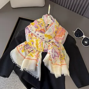 Écharpe Bohémienne pour Femmes Imprimé Feuilles Tropicales Châle Léger Protection Solaire avec Glands Style Ethnique Rétro Voyage