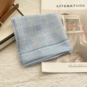 Foulard vintage francese in cotone a quadretti azzurro con accessori moda coordinati